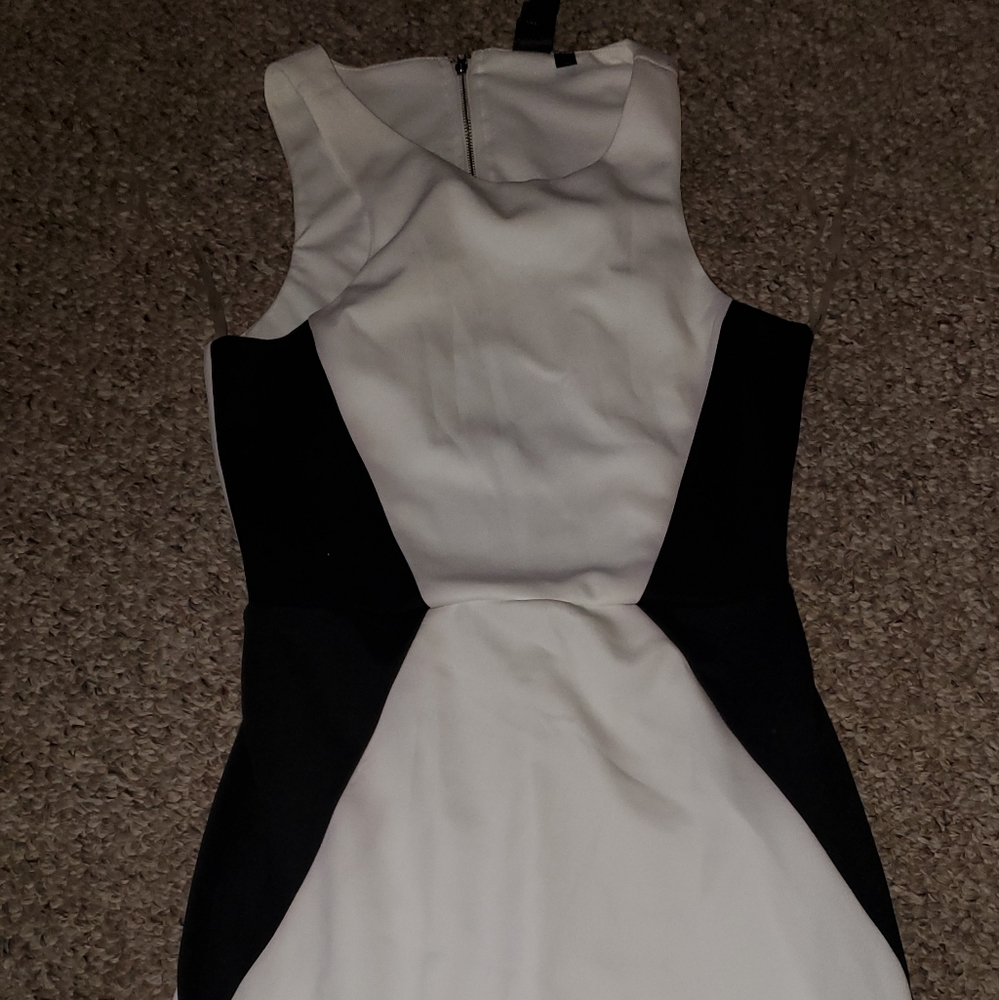 Dress - Picture 5 of 5